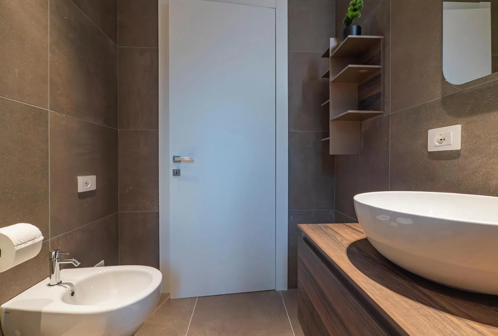 Xenia Apartments - Elegant Studio In San Siro Area Milan